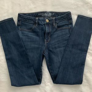 NWOT american eagle high waisted jeans size 4
